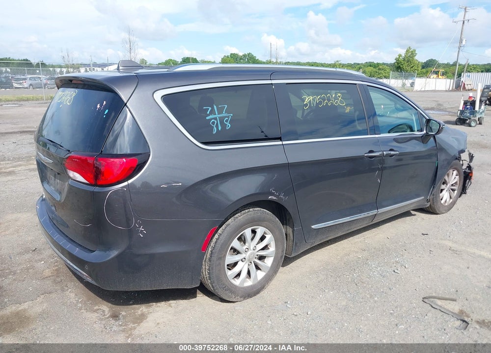 2018 CHRYSLER PACIFICA TOURING L VIN: 2C4RC1BG1JR115356