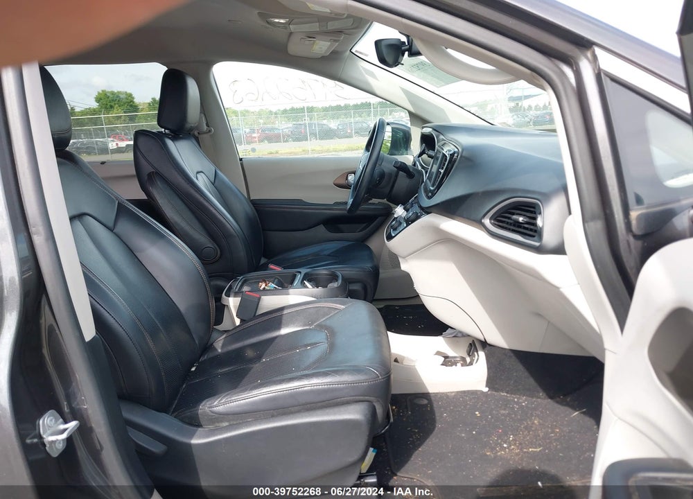 2018 CHRYSLER PACIFICA TOURING L VIN: 2C4RC1BG1JR115356