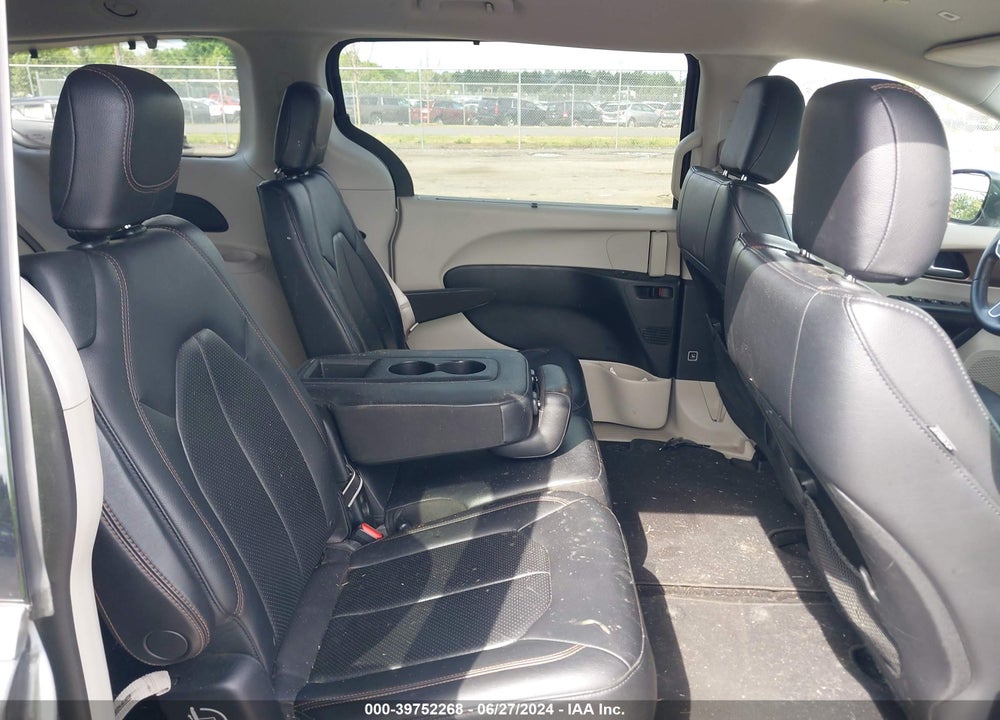 2018 CHRYSLER PACIFICA TOURING L VIN: 2C4RC1BG1JR115356