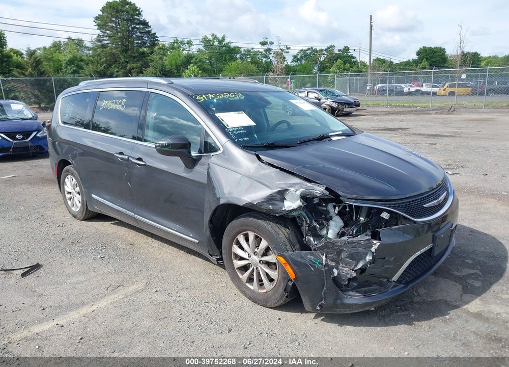 2018 CHRYSLER PACIFICA TOURING L VIN: 2C4RC1BG1JR115356
