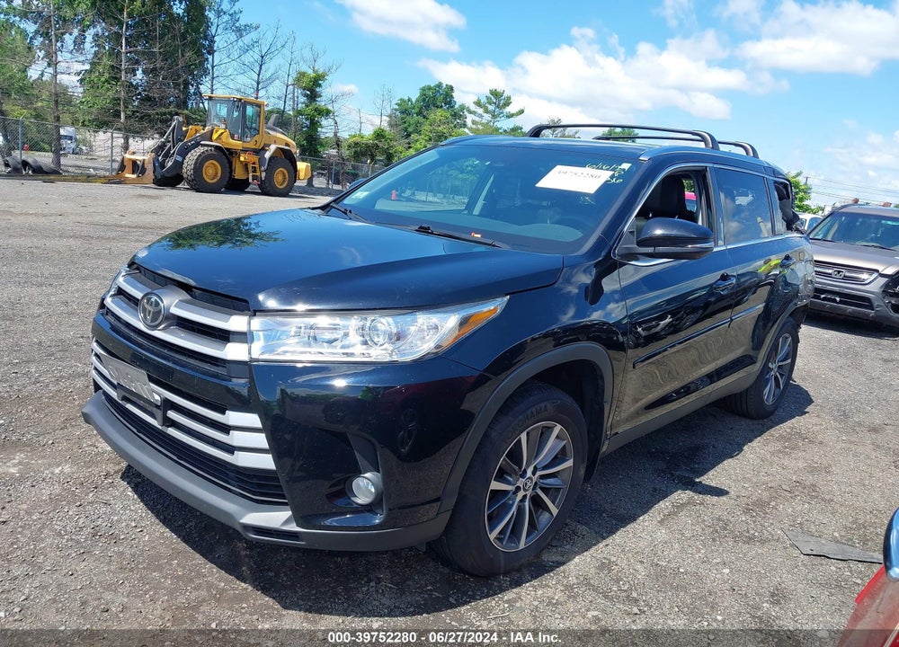2019 TOYOTA HIGHLANDER XLE VIN: 5TDJZRFH9KS625136