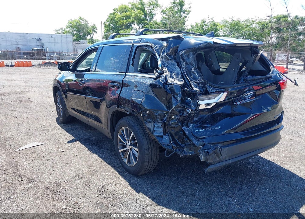 2019 TOYOTA HIGHLANDER XLE VIN: 5TDJZRFH9KS625136