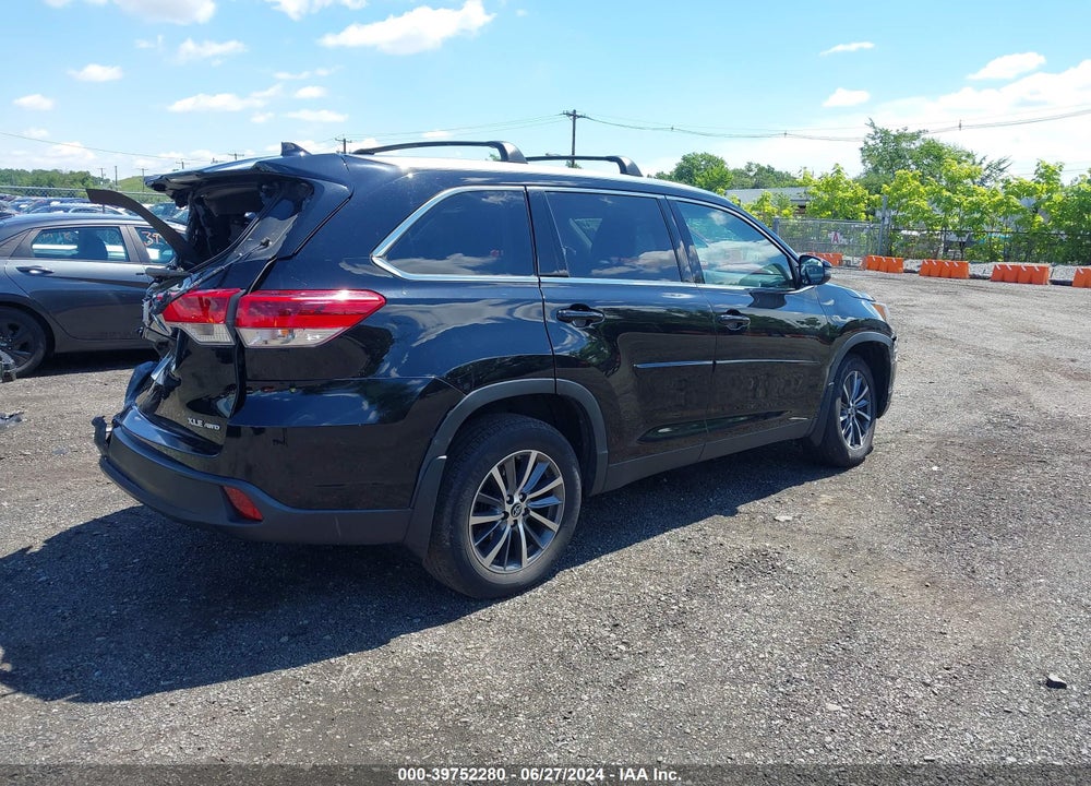 2019 TOYOTA HIGHLANDER XLE VIN: 5TDJZRFH9KS625136