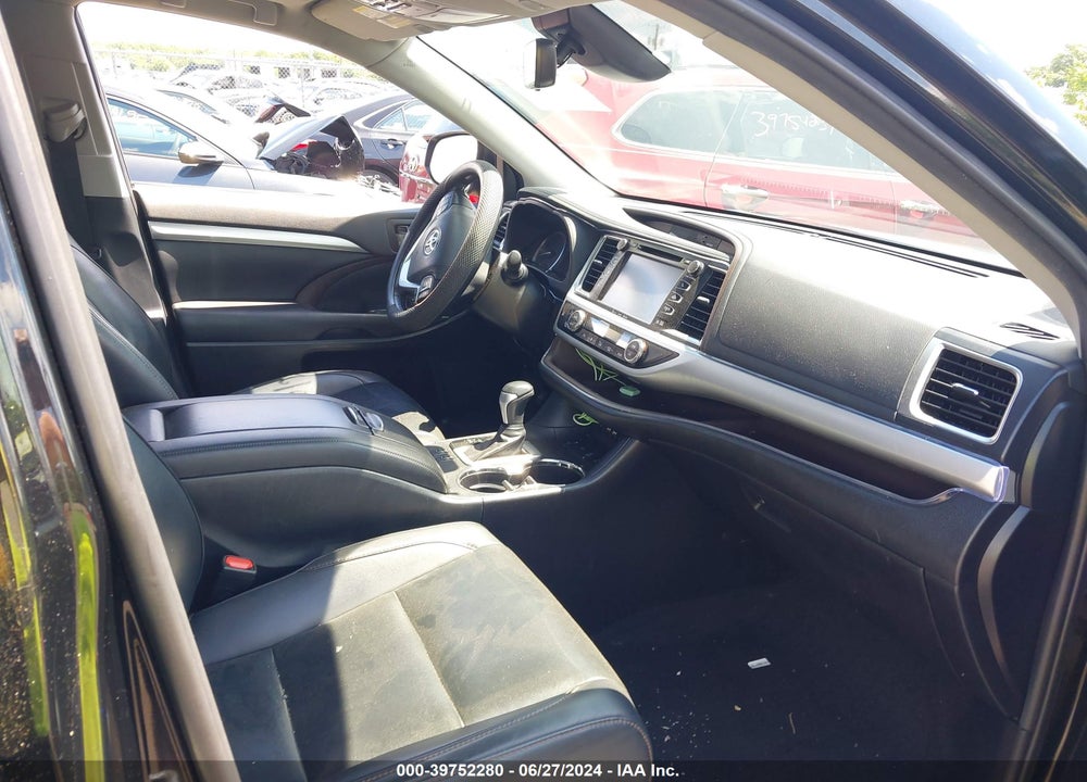 2019 TOYOTA HIGHLANDER XLE VIN: 5TDJZRFH9KS625136