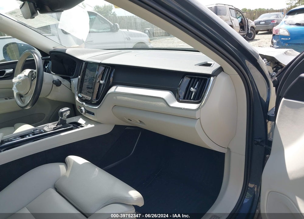 2019 VOLVO XC60 T5 INSCRIPTION VIN: LYV102RL0KB288668