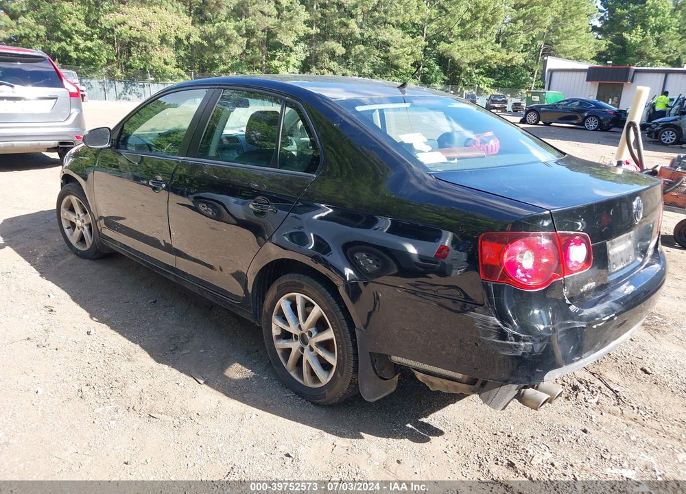 2010 VOLKSWAGEN JETTA LIMITED EDITION VIN: 3VWRZ7AJ0AM105033