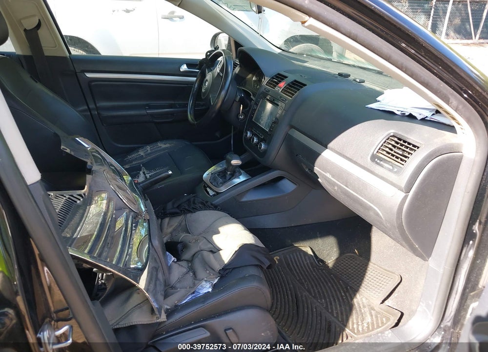2010 VOLKSWAGEN JETTA LIMITED EDITION VIN: 3VWRZ7AJ0AM105033