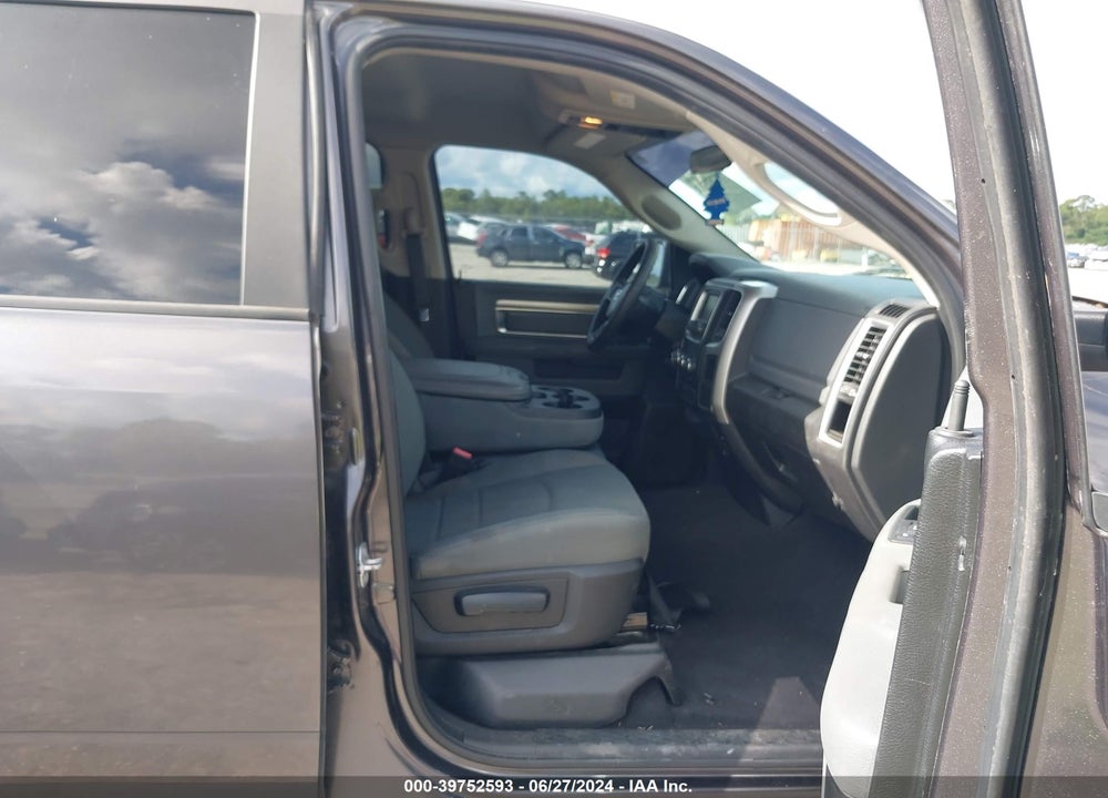 2017 RAM 1500 SLT QUAD CAB 4X4 6'4 BOX VIN: 1C6RR7GG1HS777044