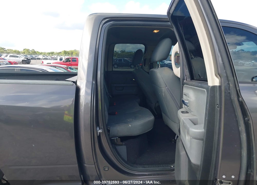 2017 RAM 1500 SLT QUAD CAB 4X4 6'4 BOX VIN: 1C6RR7GG1HS777044