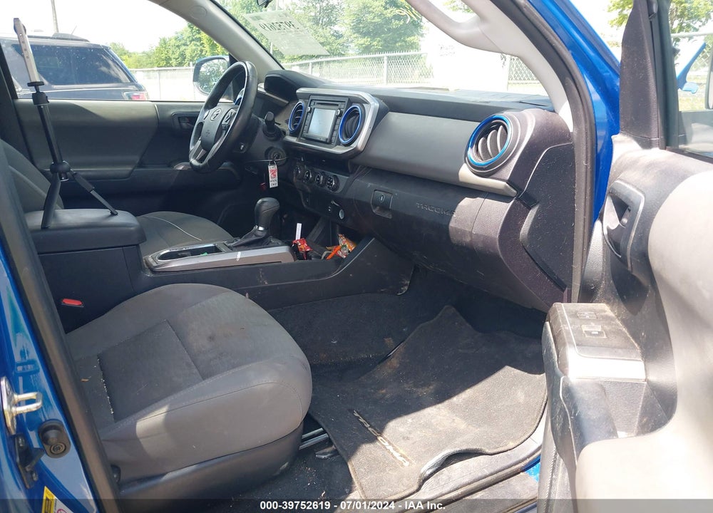 2017 TOYOTA TACOMA SR5 VIN: 5TFSX5EN5HX047565