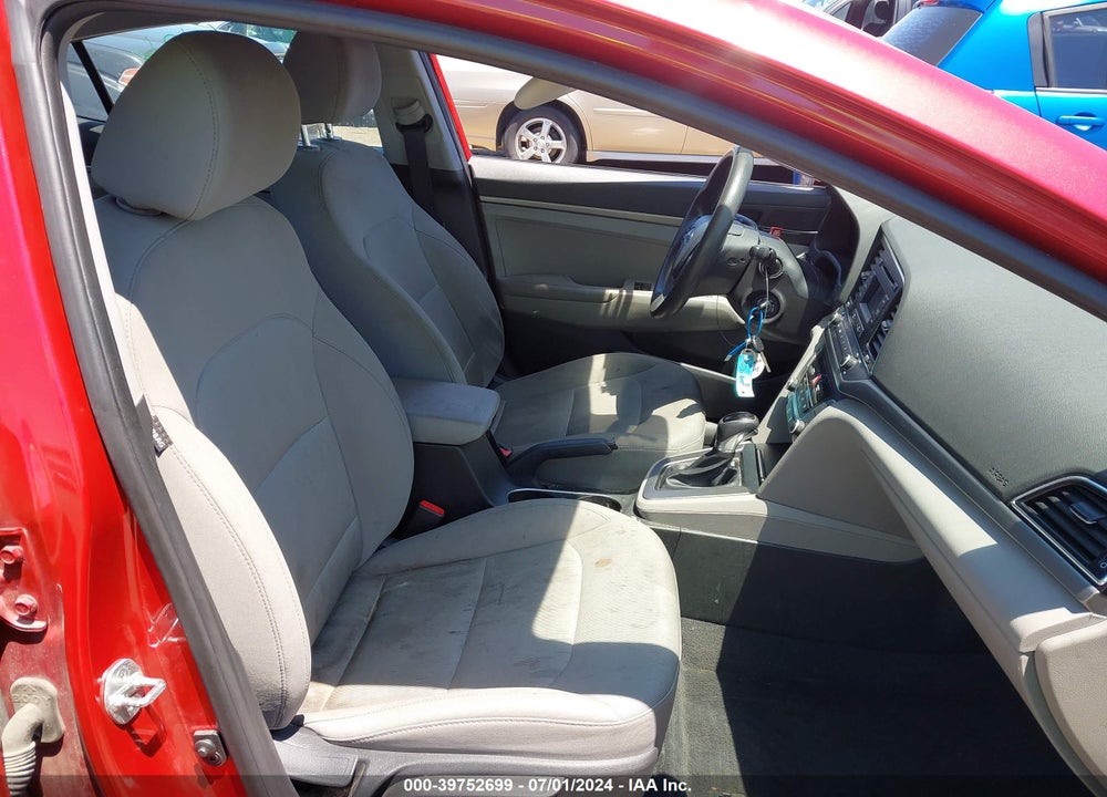 2017 HYUNDAI ELANTRA VIN: 5NPD74LF3HH181212