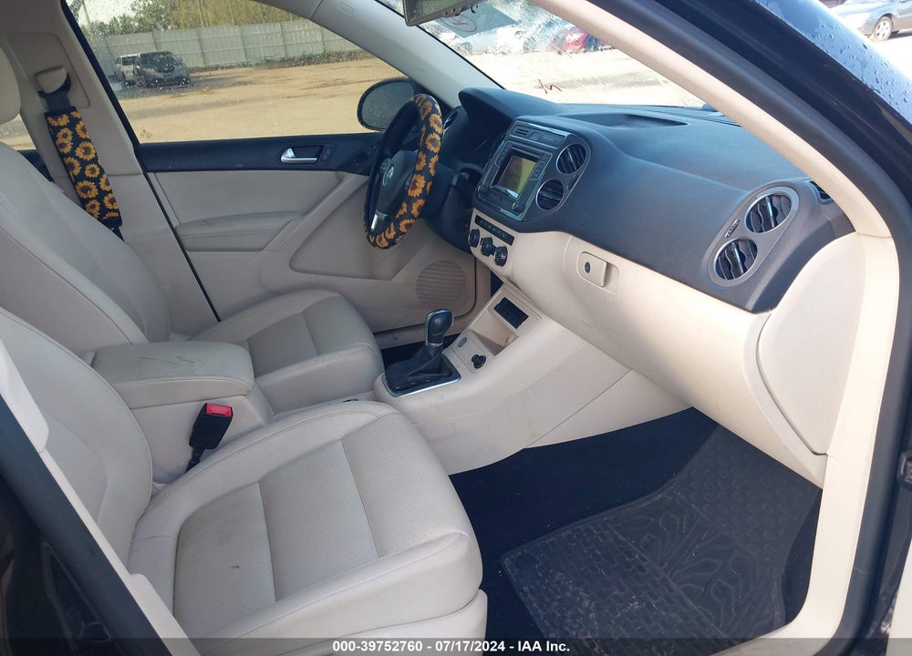 2016 VOLKSWAGEN TIGUAN S VIN: WVGBV7AX4GW550142