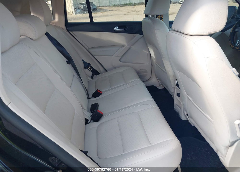 2016 VOLKSWAGEN TIGUAN S VIN: WVGBV7AX4GW550142