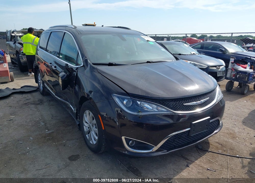 2018 CHRYSLER PACIFICA TOURING L VIN: 2C4RC1BG2JR141691