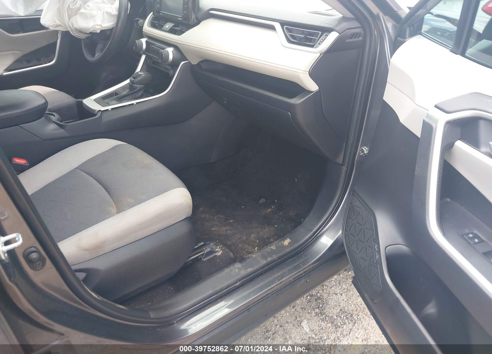 2022 TOYOTA RAV4 XLE VIN: 2T3W1RFV5NC208488