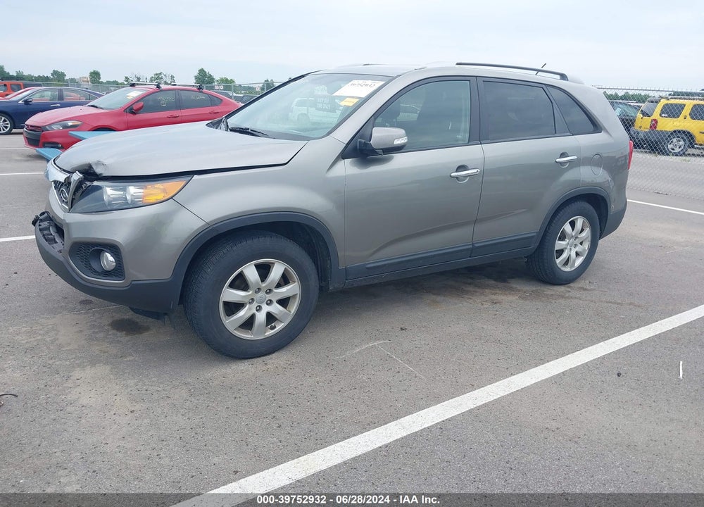 2013 KIA SORENTO LX VIN: 5XYKT3A61DG350497