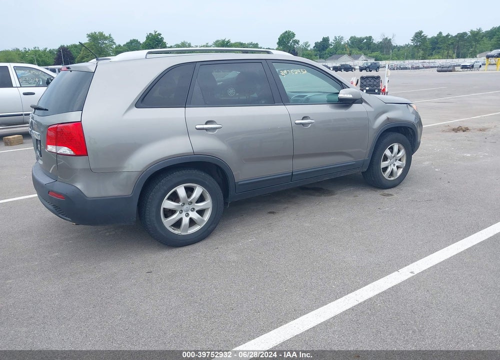 2013 KIA SORENTO LX VIN: 5XYKT3A61DG350497