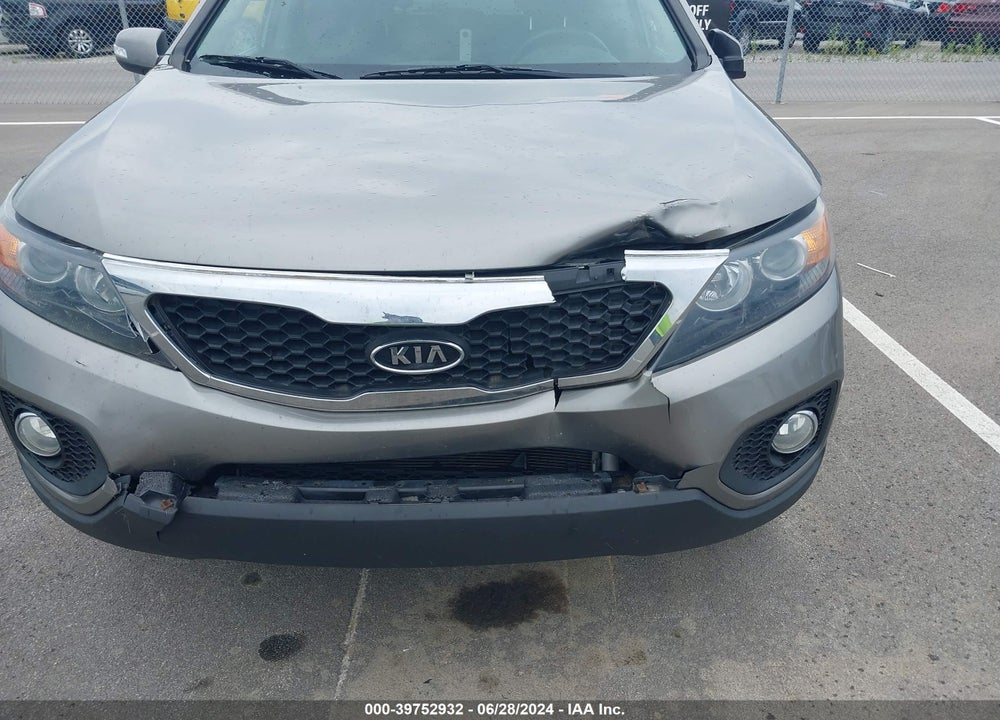 2013 KIA SORENTO LX VIN: 5XYKT3A61DG350497