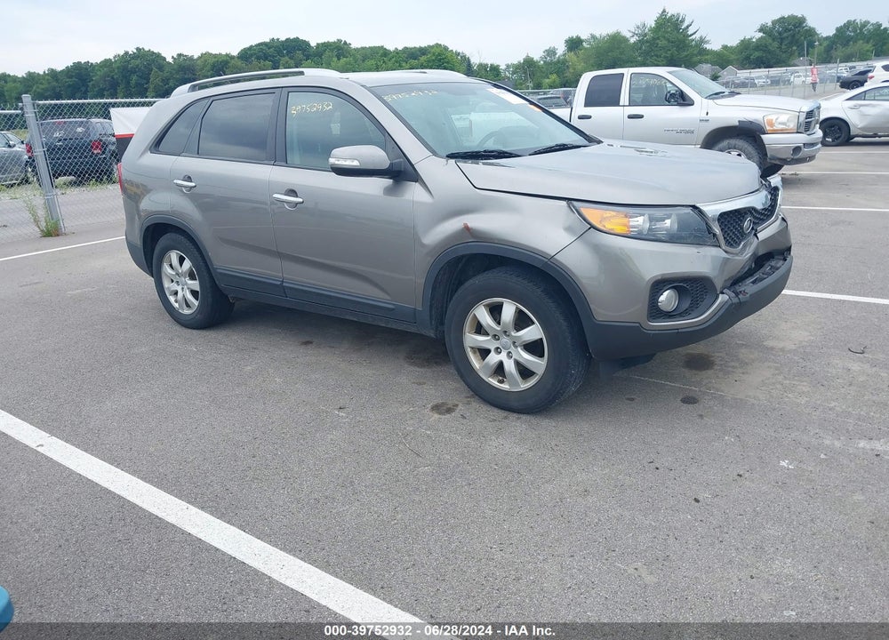 2013 KIA SORENTO LX VIN: 5XYKT3A61DG350497