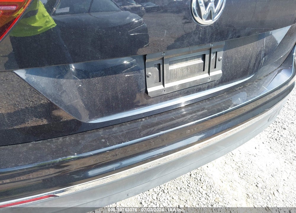2018 VOLKSWAGEN TIGUAN 2.0T SE/2.0T SEL VIN: 3VV3B7AX4JM062433