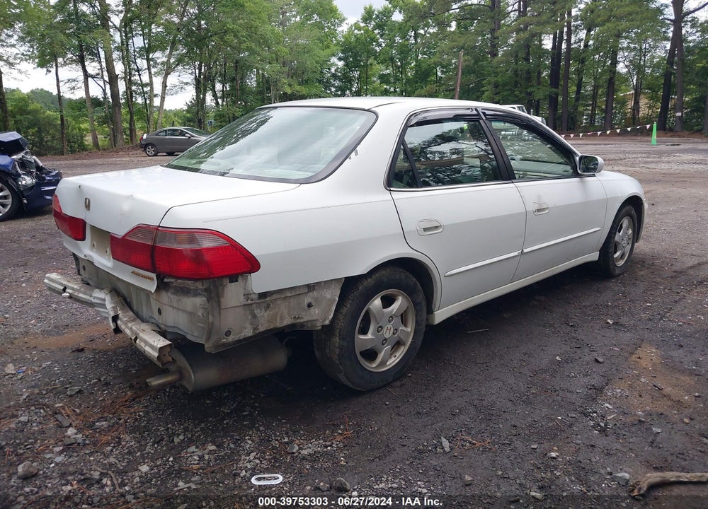 1998 HONDA ACCORD EX VIN: 1HGCG6677WA110273