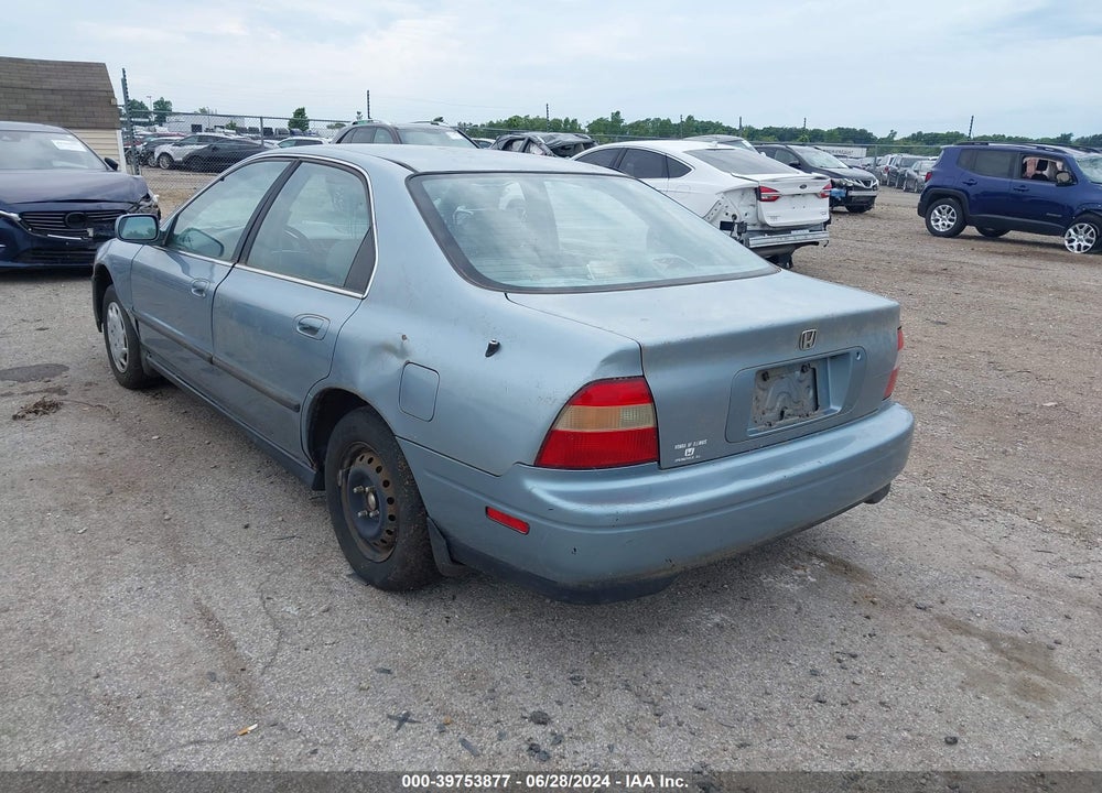 1994 HONDA ACCORD LX/EX VIN: 1HGCD563XRA082053