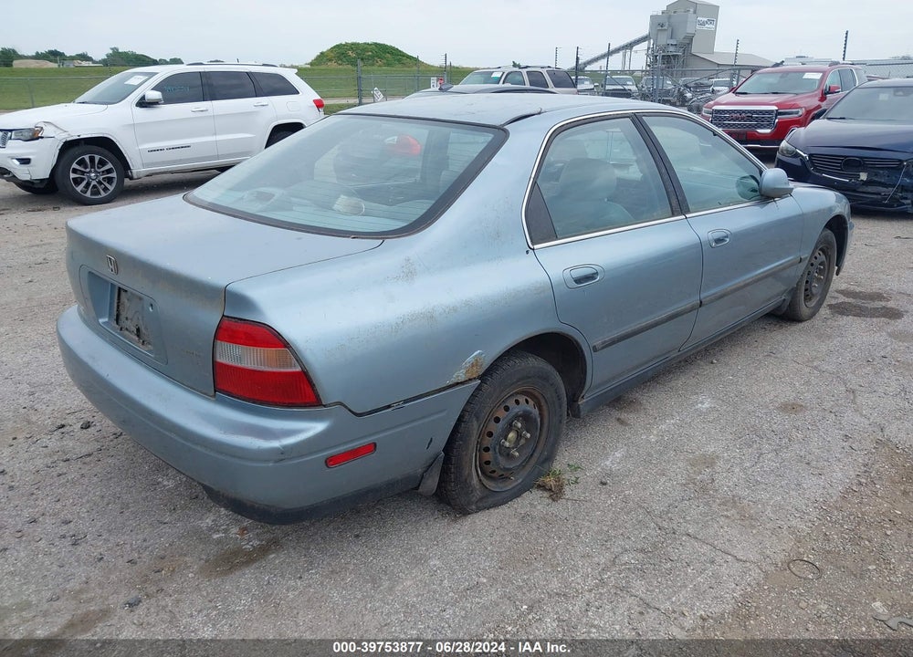 1994 HONDA ACCORD LX/EX VIN: 1HGCD563XRA082053