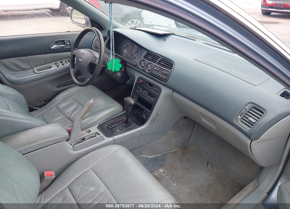 1994 HONDA ACCORD LX/EX VIN: 1HGCD563XRA082053