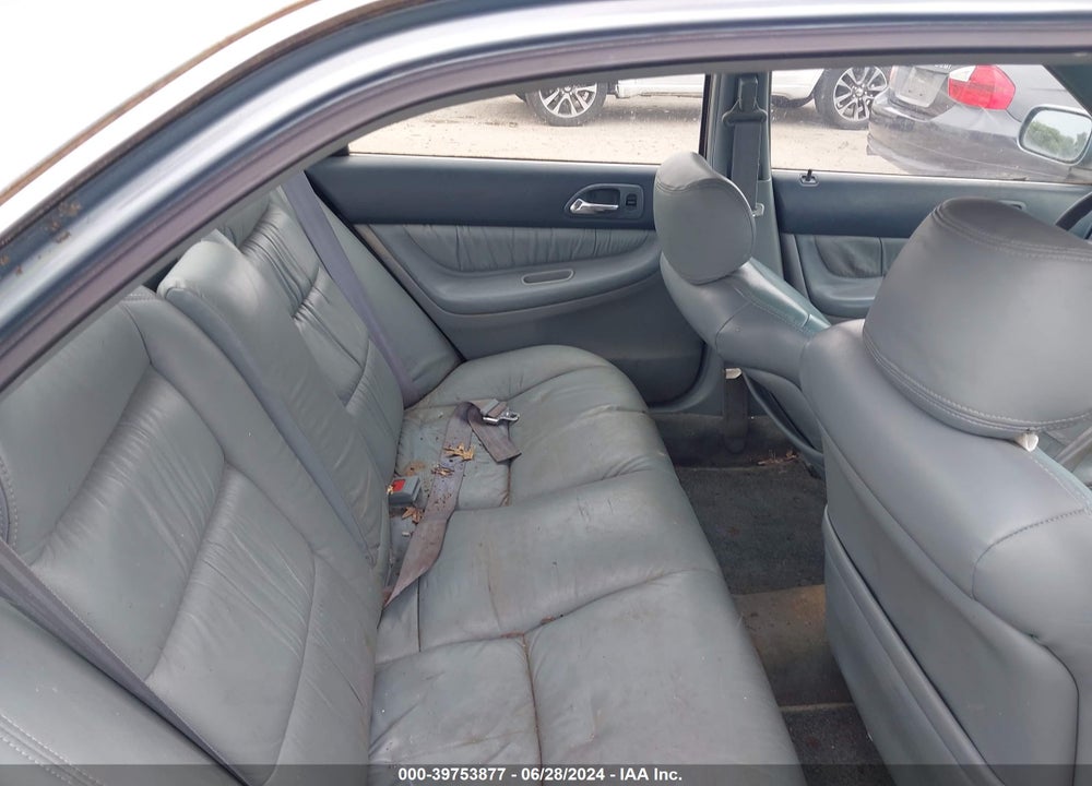 1994 HONDA ACCORD LX/EX VIN: 1HGCD563XRA082053