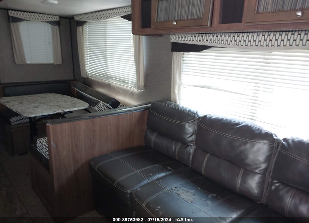 2018 HEARTLAND TRAIL RUNNER SLE 302 VIN: 5SFEB3424JE350360