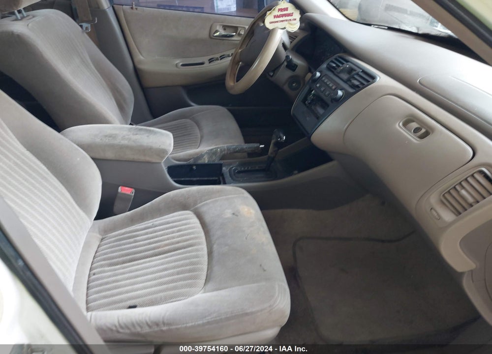 1998 HONDA ACCORD LX VIN: 1HGCG5646WA098911
