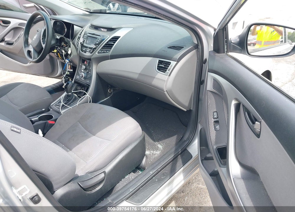 2014 HYUNDAI ELANTRA SE VIN: 5NPDH4AE4EH512625