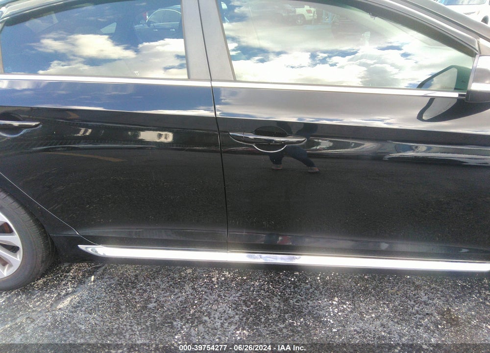 2017 HYUNDAI SONATA VIN: 5NPE34AF3HH572685