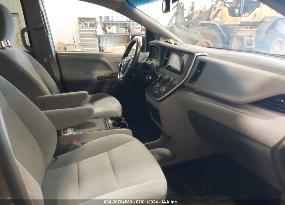 2017 TOYOTA SIENNA LE 7 PASSENGER VIN: 5TDJZ3DC2HS155965