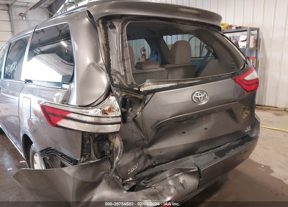 2017 TOYOTA SIENNA LE 7 PASSENGER VIN: 5TDJZ3DC2HS155965