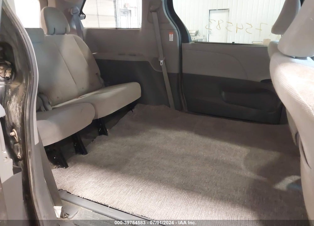 2017 TOYOTA SIENNA LE 7 PASSENGER VIN: 5TDJZ3DC2HS155965