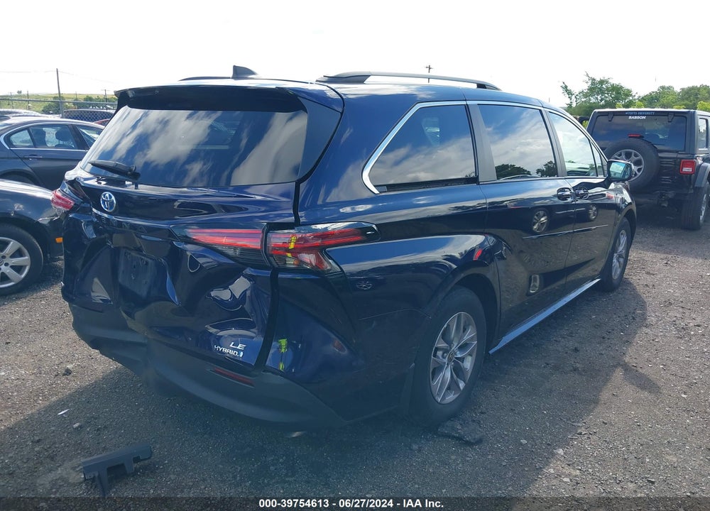 2022 TOYOTA SIENNA LE VIN: 5TDKSKFCXNS069427