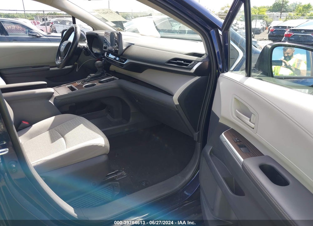 2022 TOYOTA SIENNA LE VIN: 5TDKSKFCXNS069427