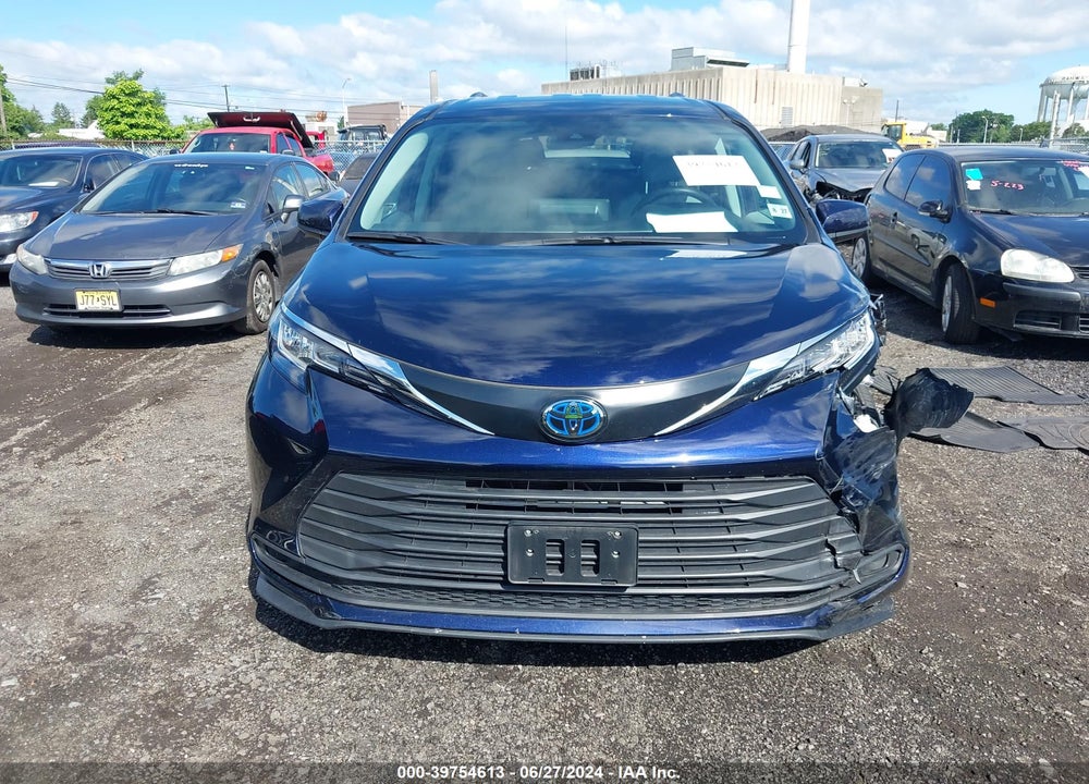 2022 TOYOTA SIENNA LE VIN: 5TDKSKFCXNS069427