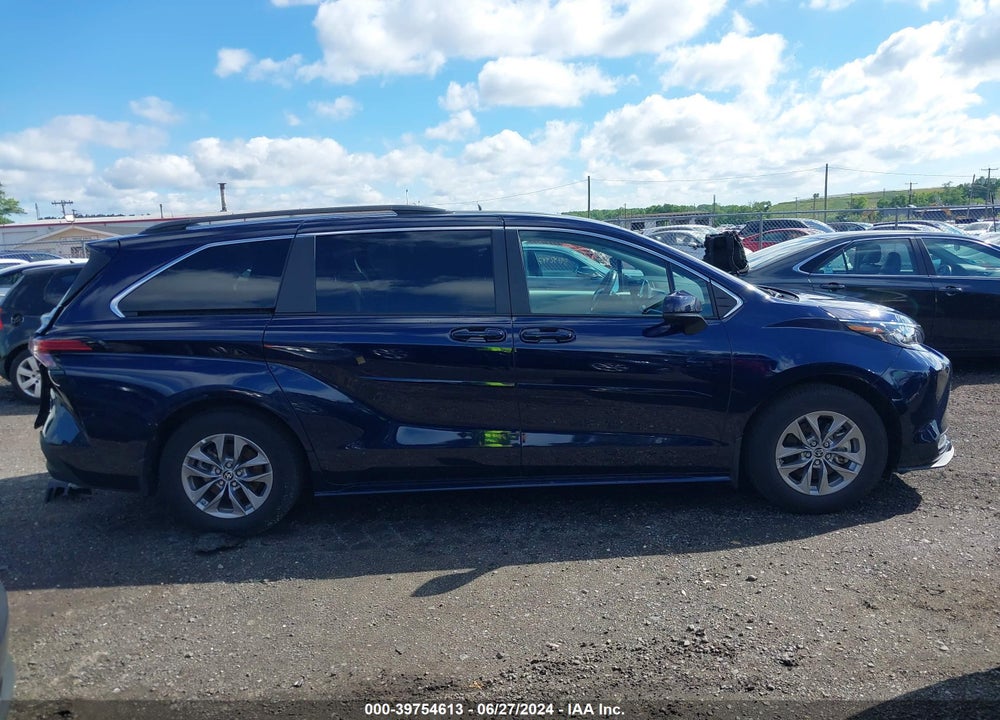 2022 TOYOTA SIENNA LE VIN: 5TDKSKFCXNS069427