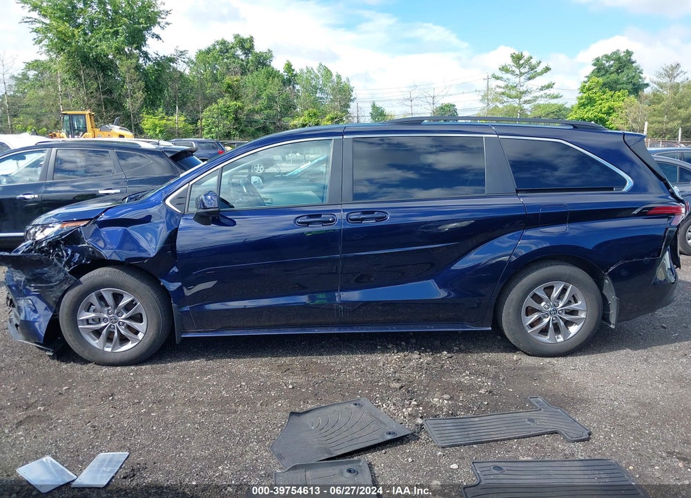 2022 TOYOTA SIENNA LE VIN: 5TDKSKFCXNS069427