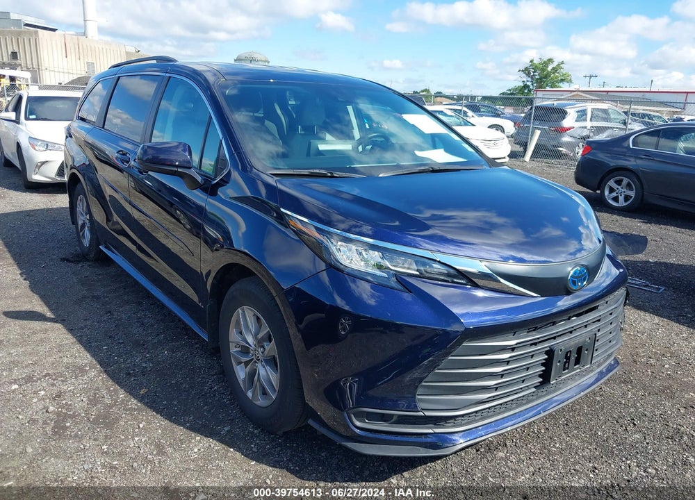 2022 TOYOTA SIENNA LE VIN: 5TDKSKFCXNS069427