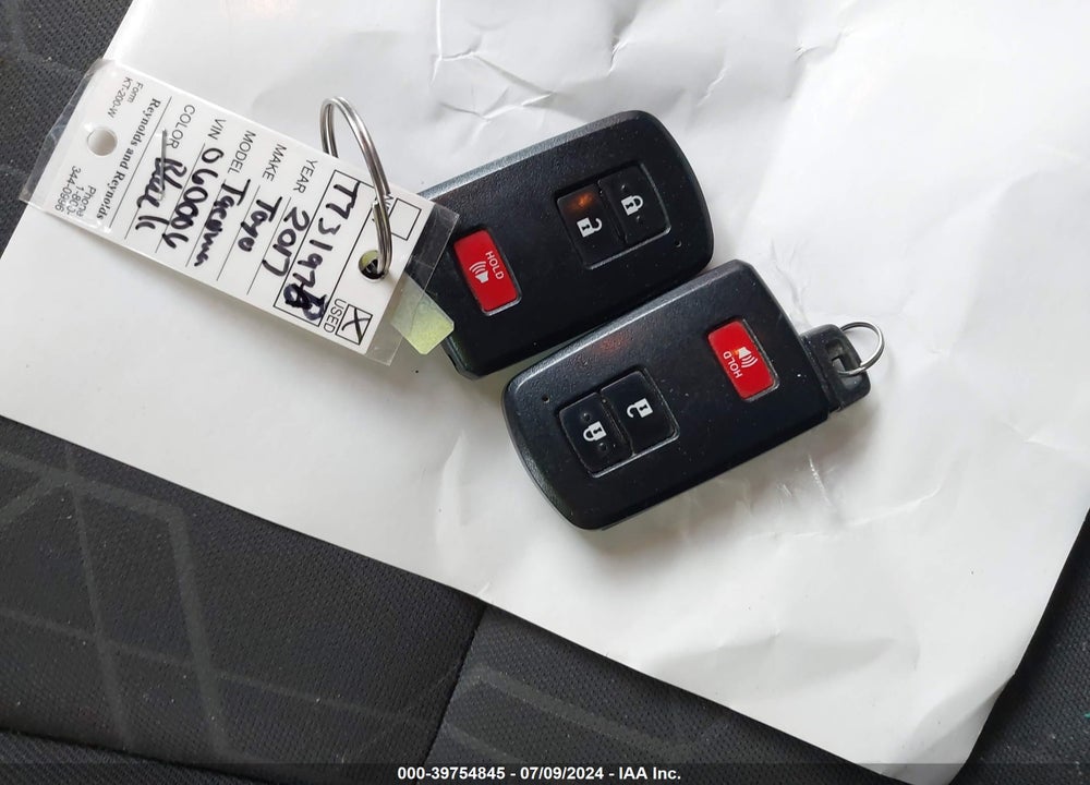 2017 TOYOTA TACOMA TRD SPORT VIN: 3TMCZ5AN9HM060006