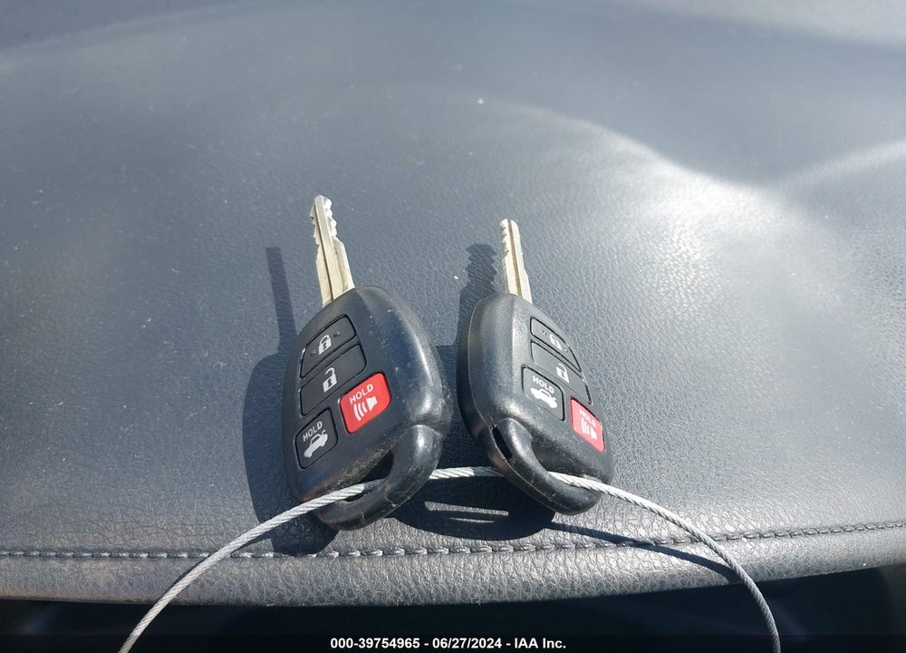 2019 TOYOTA COROLLA LE VIN: 5YFBURHE1KP915885