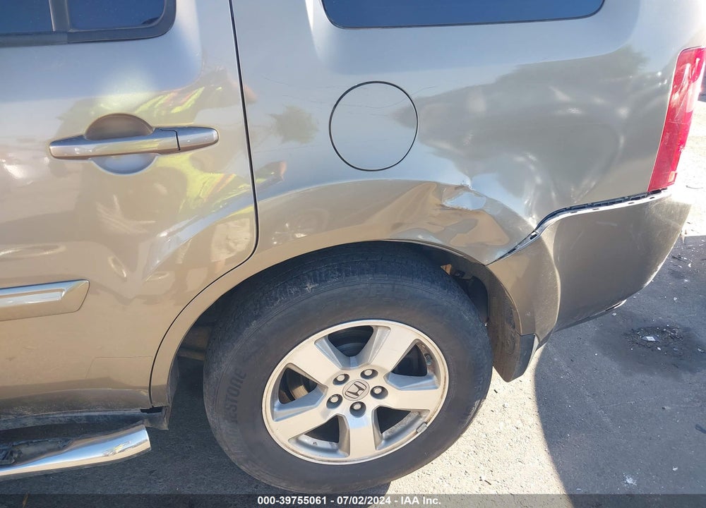 2011 HONDA PILOT EX-L VIN: 5FNYF4H5XBB026084