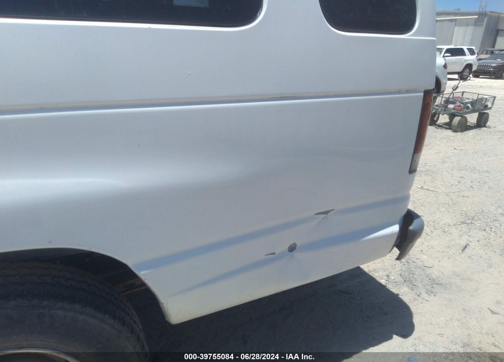 2005 FORD E-350 SUPER DUTY XL/XLT VIN: 1FBSS31S35HA61473