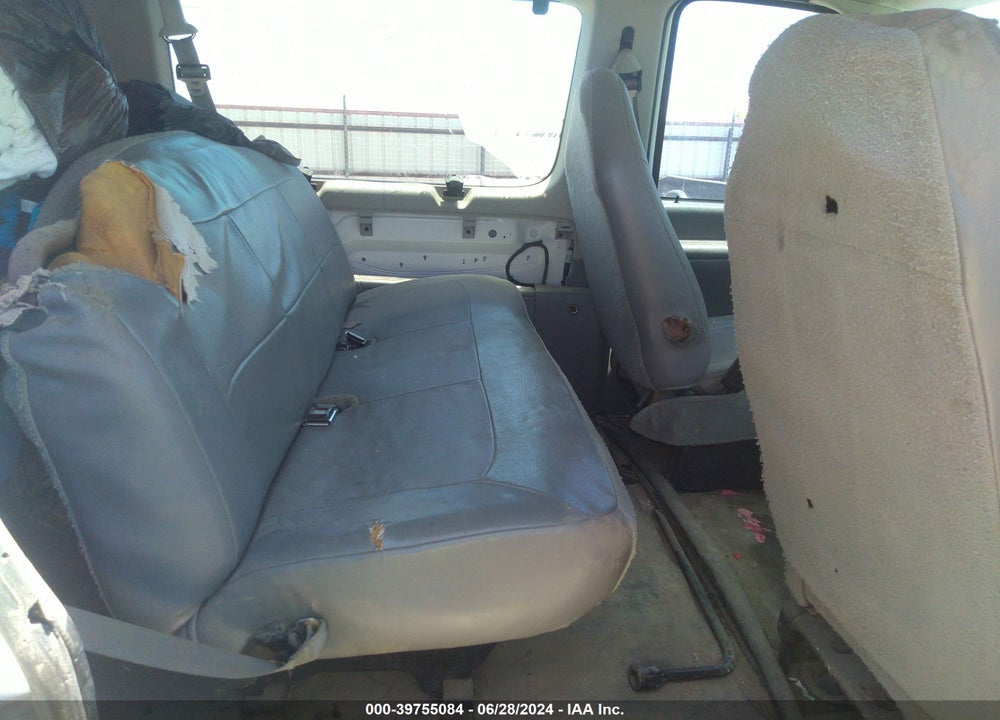 2005 FORD E-350 SUPER DUTY XL/XLT VIN: 1FBSS31S35HA61473