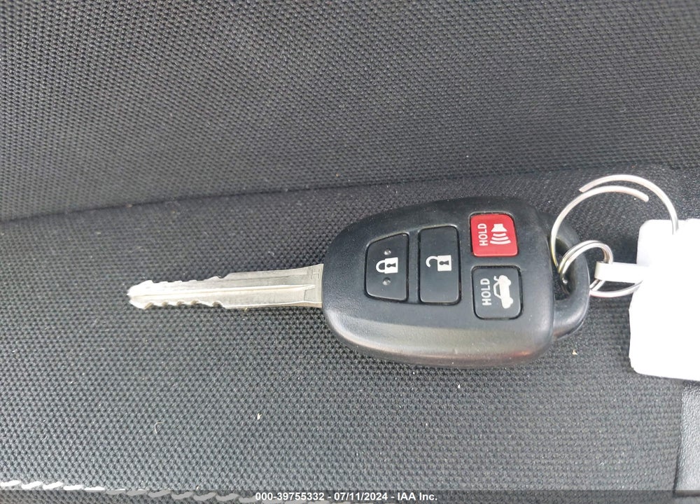 2019 TOYOTA COROLLA LE VIN: 2T1BURHE0KC221043