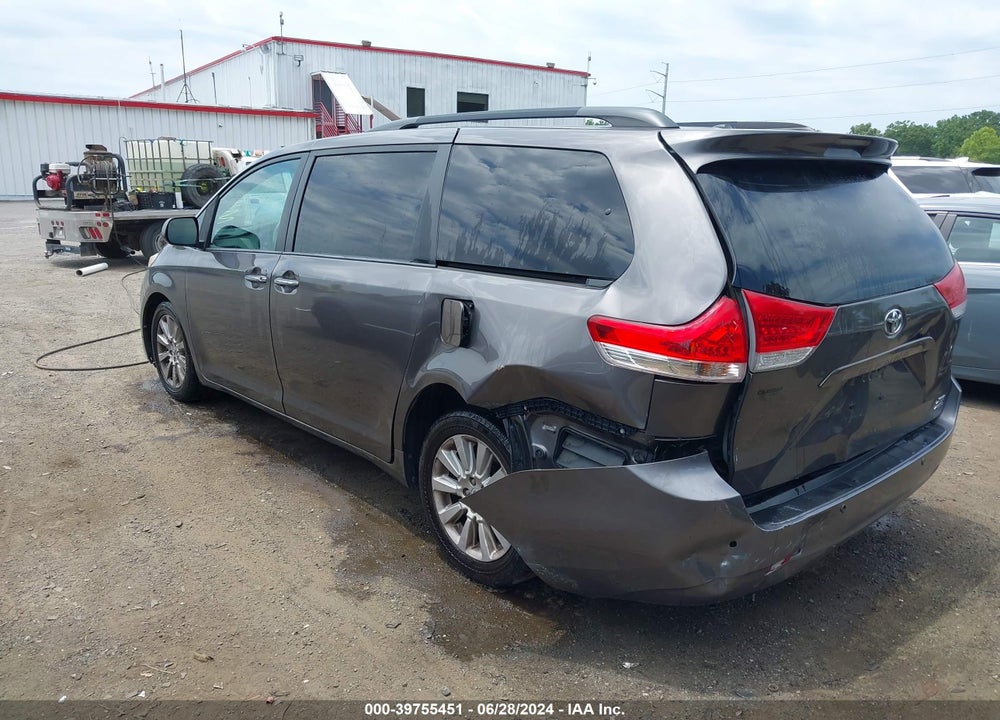 2013 TOYOTA SIENNA XLE 7 PASSENGER VIN: 5TDDK3DC8DS054389