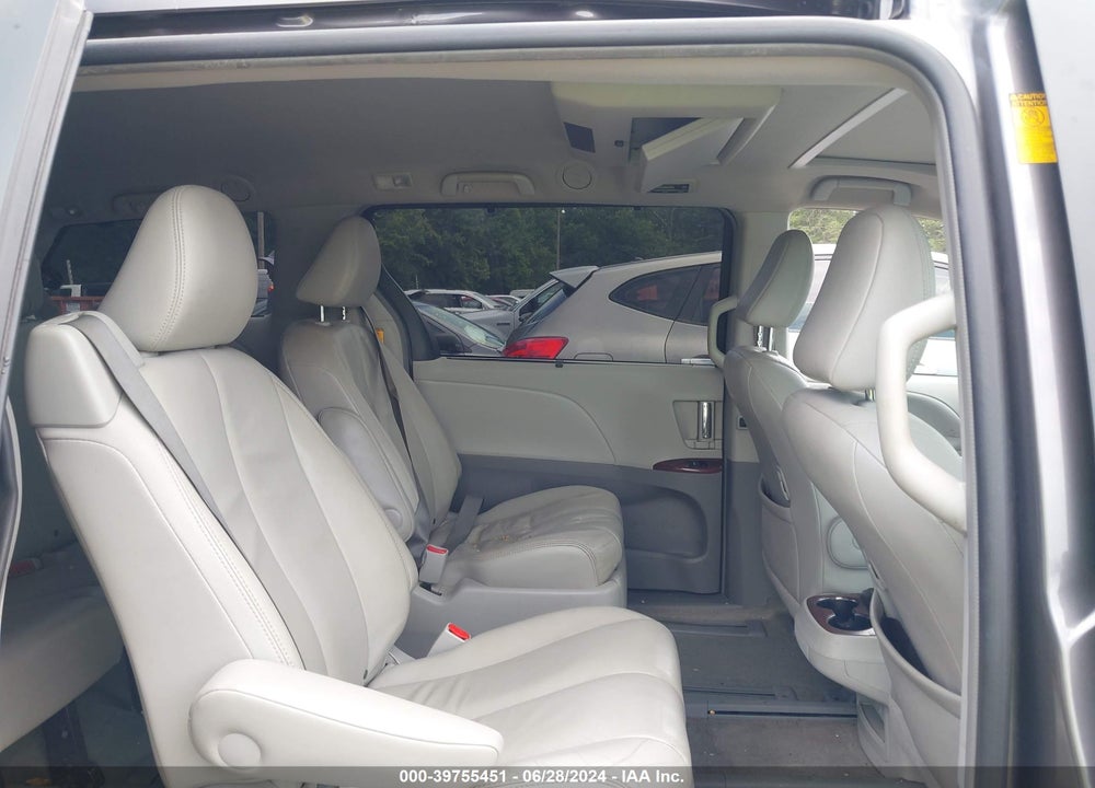 2013 TOYOTA SIENNA XLE 7 PASSENGER VIN: 5TDDK3DC8DS054389